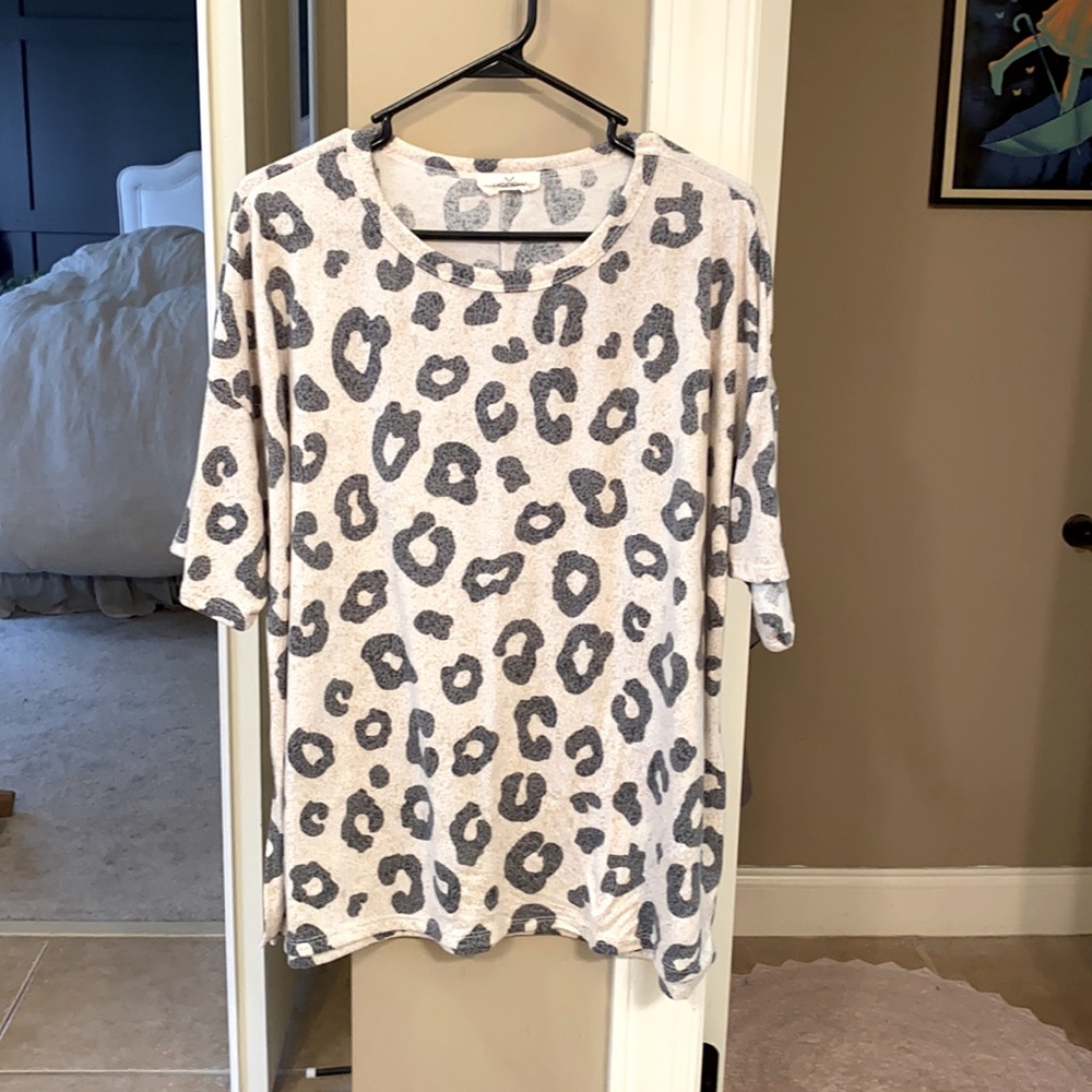Oversized leopard tee
